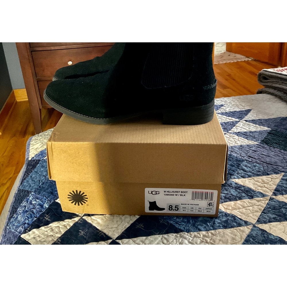 Ugg suede Chelsea boot